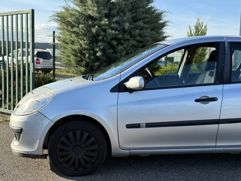 Renault Clio III 1.6 16v 110ch Expression  Pour pro ou mécaniciens 