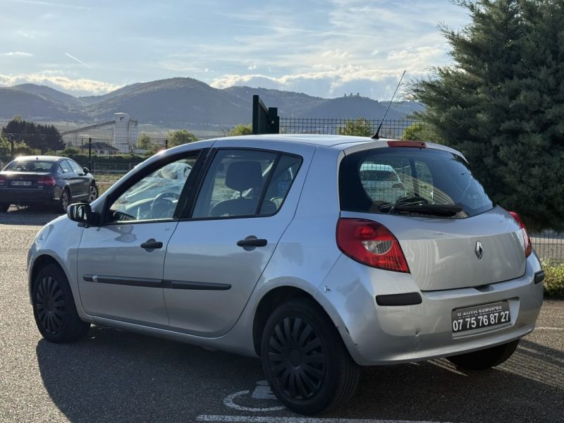 Renault Clio III 1.6 16v 110ch Expression  Pour pro ou mécaniciens 