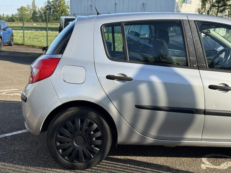 Renault Clio III 1.6 16v 110ch Expression 