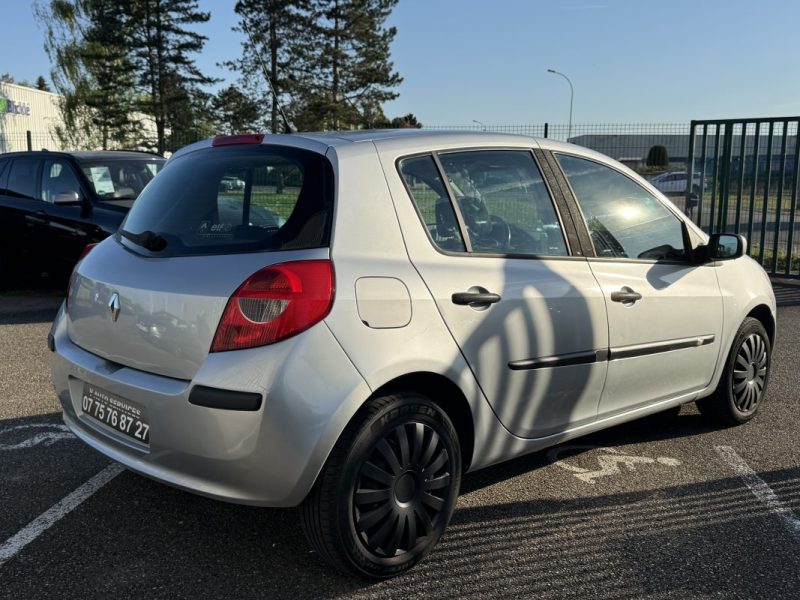 Renault Clio III 1.6 16v 110ch Expression  Pour pro ou mécaniciens 