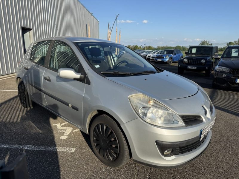 Renault Clio III 1.6 16v 110ch Expression  Pour pro ou mécaniciens 