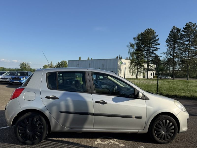 Renault Clio III 1.6 16v 110ch Expression  Pour pro ou mécaniciens 