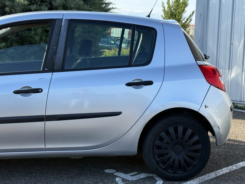 Renault Clio III 1.6 16v 110ch Expression  Pour pro ou mécaniciens 