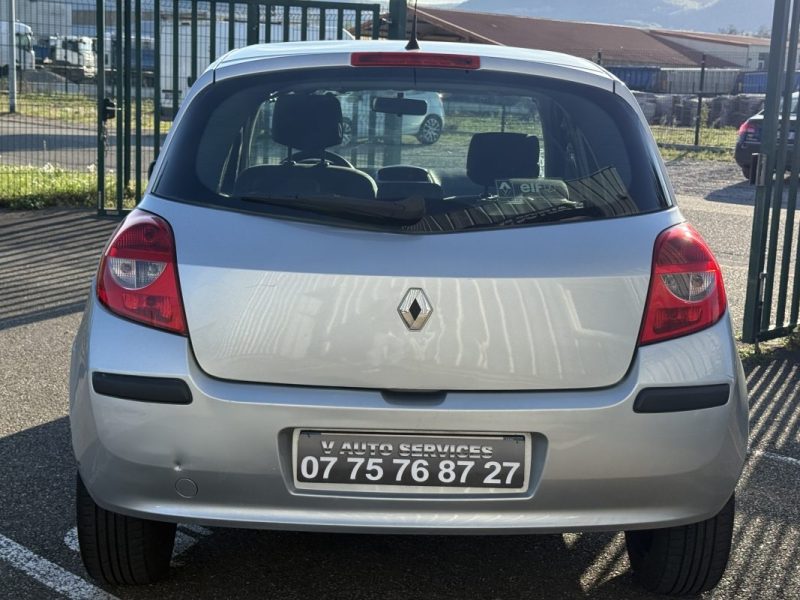 Renault Clio III 1.6 16v 110ch Expression  Pour pro ou mécaniciens 