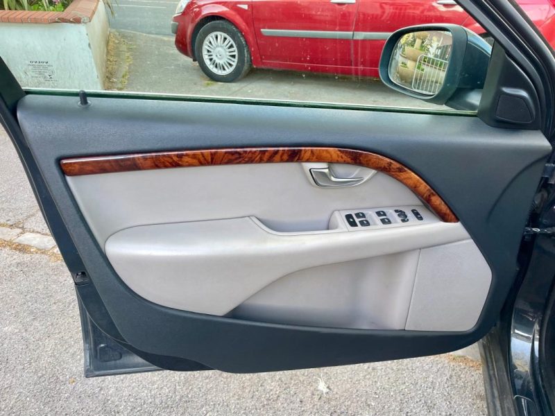 VOLVO V70 2.4D 175 SUMMUM 