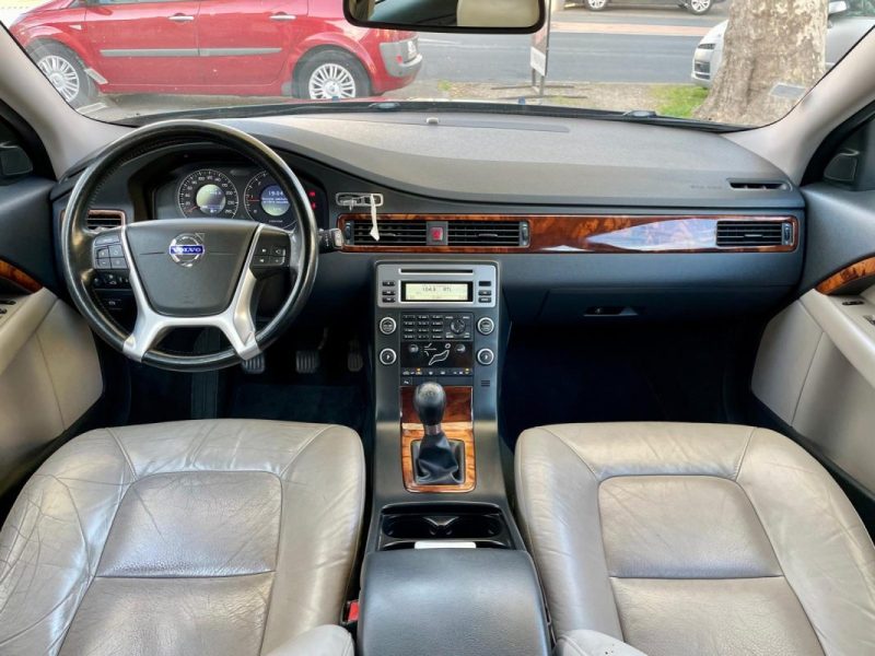 VOLVO V70 2.4D 175 SUMMUM 