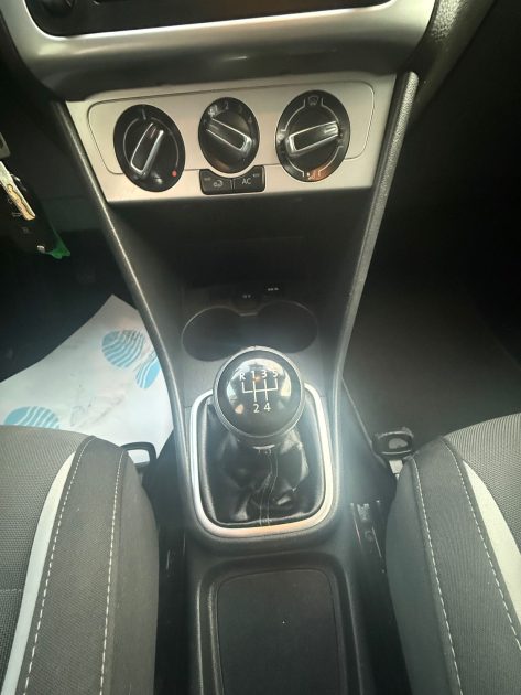 VOLKSWAGEN POLO 5 1.2I - 12V 60CV 1ER MAIN 5 PORTES 2013