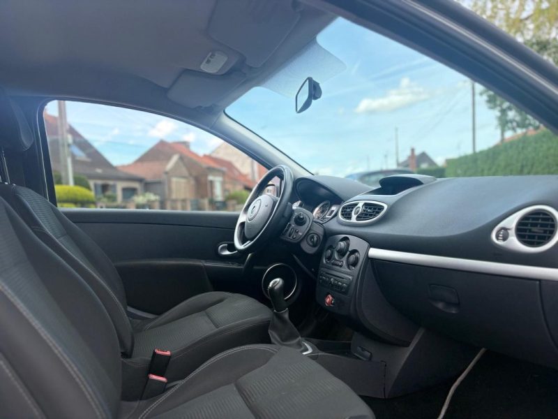 ✅ Magnifique RENAULT CLIO 1.2 Dynamique Première Main