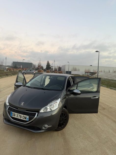 PEUGEOT 208 1.2 VTI STYLE  2015