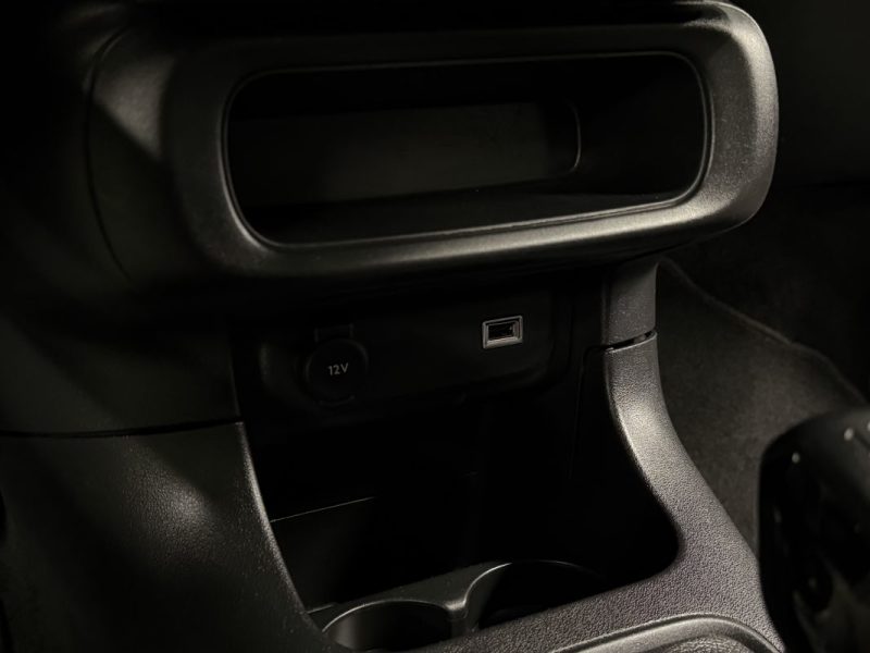 CITROEN C3 III SHINE 1.2 110 Cv ECRAN GPS APPLE CARPLAY & ANDROID - GARANTIE 1 AN