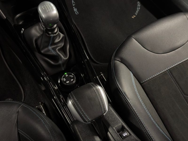 PEUGEOT 2008 CROSSWAY 1.2 130 Cv APPLE CARPLAY & ANDROID TOIT PANORAMIQUE BVM6 ECRAN GPS Garantie1an