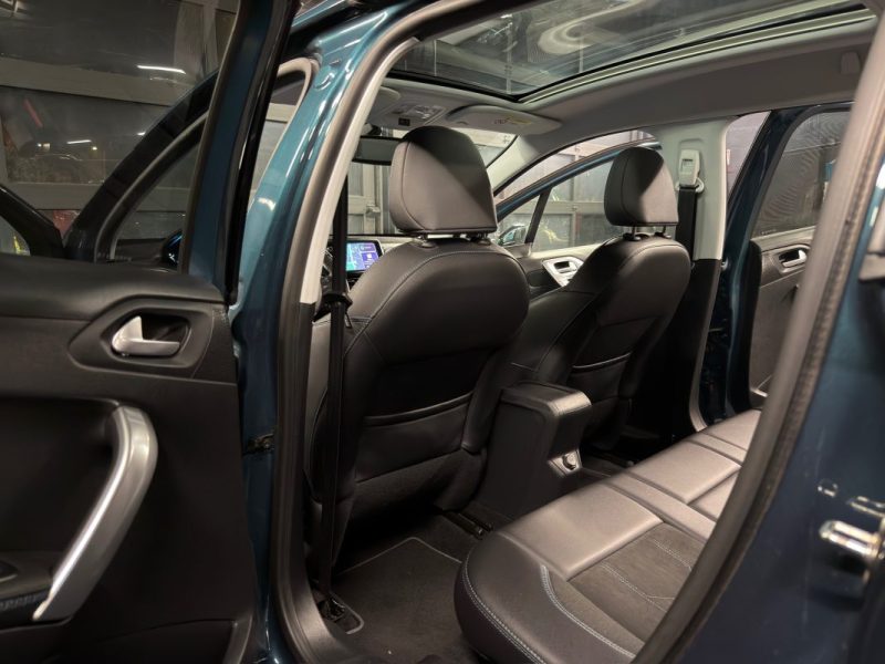 PEUGEOT 2008 CROSSWAY 1.2 130 Cv APPLE CARPLAY & ANDROID TOIT PANORAMIQUE BVM6 ECRAN GPS Garantie1an