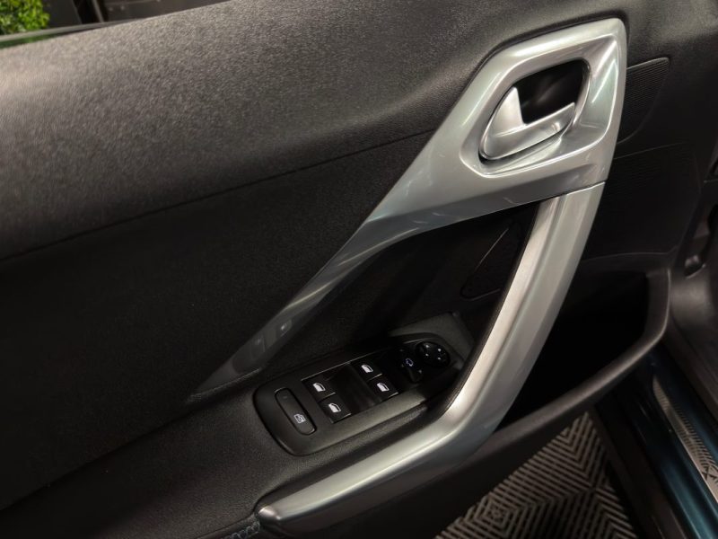 PEUGEOT 2008 CROSSWAY 1.2 130 Cv APPLE CARPLAY & ANDROID TOIT PANORAMIQUE BVM6 ECRAN GPS Garantie1an