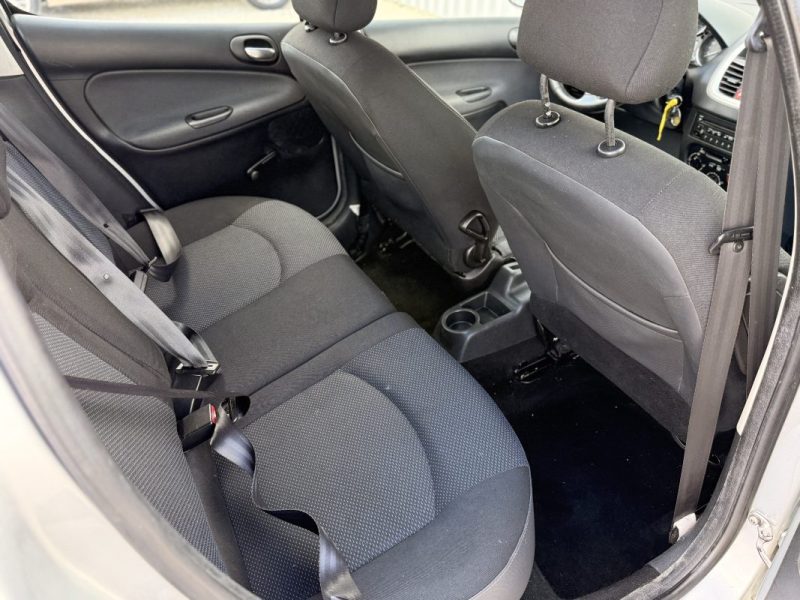 PEUGEOT 206+ 1.1I 60CV URBAN 2011 124 000KM