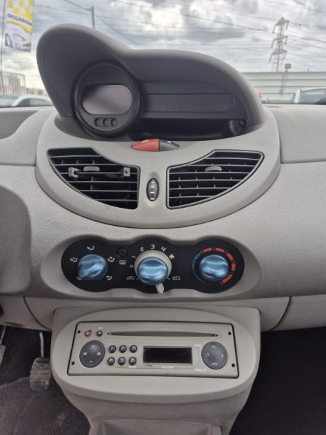 RENAULT Twingo II  1.2 i 60 cv ETAT NEUF 
