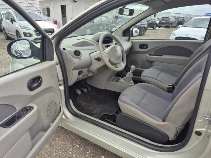 RENAULT Twingo II  1.2 i 60 cv ETAT NEUF 