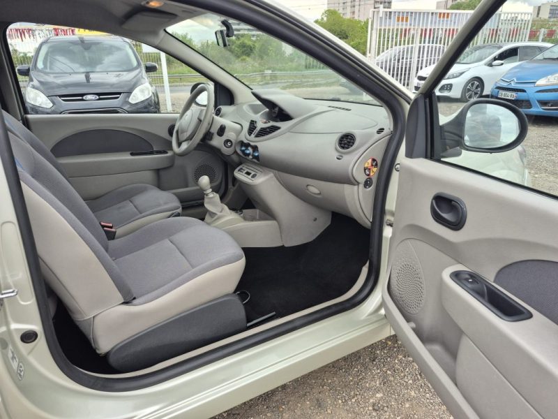 RENAULT Twingo II  1.2 i 60 cv ETAT NEUF 