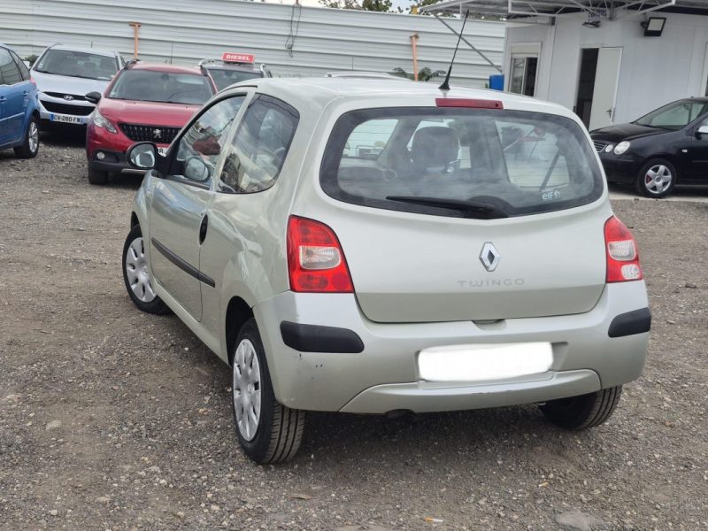 RENAULT Twingo II  1.2 i 60 cv ETAT NEUF 