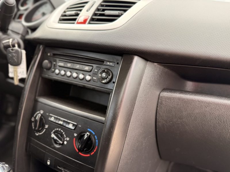 PEUGEOT 207 1.4 HDI 70CV EXECUTIVE 2007 192500KM