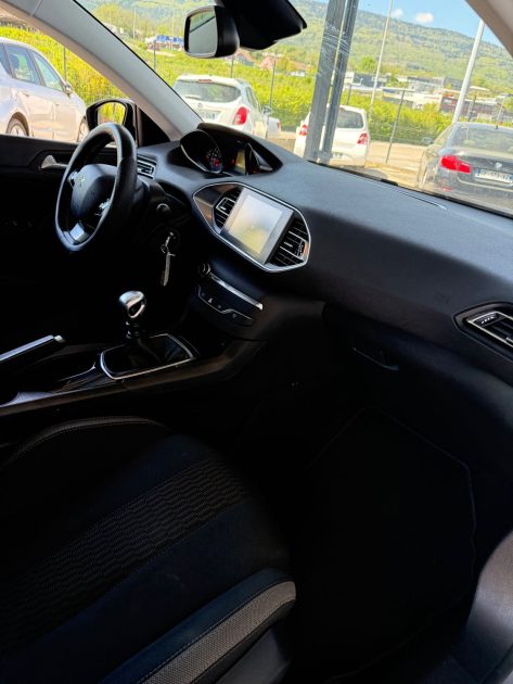 Peugeot 308 1.6 BlueHDI 120ch STYLE BVM6 - Suivi et Entretenu