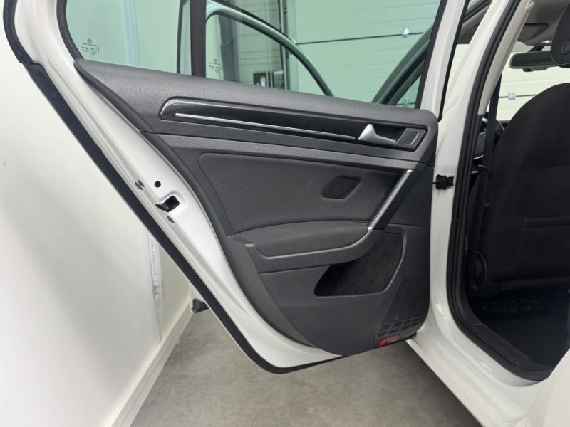 Volkswagen Golf IIV Carat 2.0 TDI 150ch BlueMotion - BVM - 177.44 € / mois