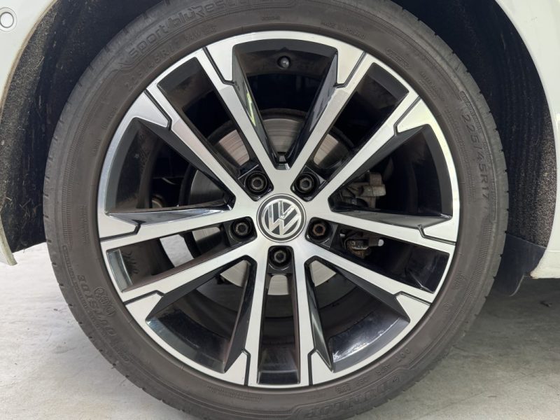 Volkswagen Golf IIV Carat 2.0 TDI 150ch BlueMotion - BVM - 177.44 € / mois