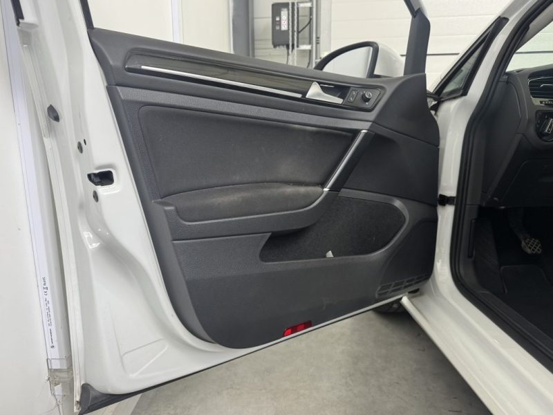 Volkswagen Golf IIV Carat 2.0 TDI 150ch BlueMotion - BVM - 177.44 € / mois