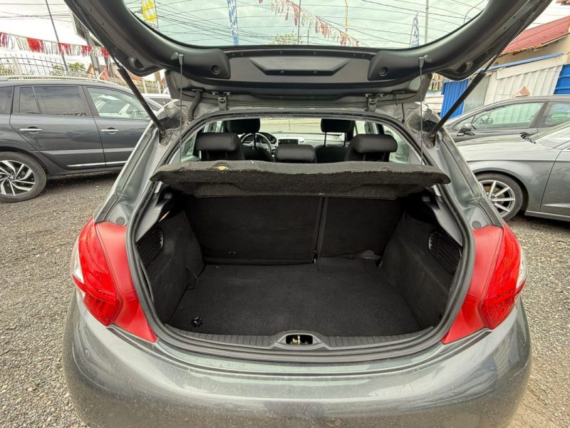 PEUGEOT 208 1.2 VTI ALLURE Bon Etat 