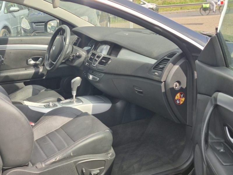 RENAULT LAGUNAIII 3.0 V6 DCI 235 DYNAMIQUE BVA 2009