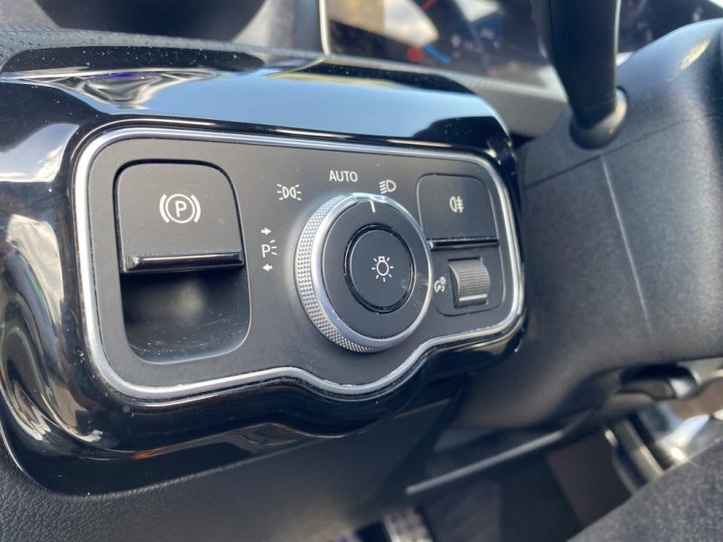 MERCEDES CLA 200 163CH AMG LINE 7G-DCT / CarPlay - Toit Ouvrant - Led D Ambiance