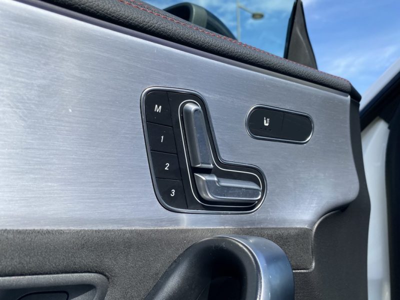MERCEDES CLA 200 163CH AMG LINE 7G-DCT / CarPlay - Toit Ouvrant - Led D Ambiance