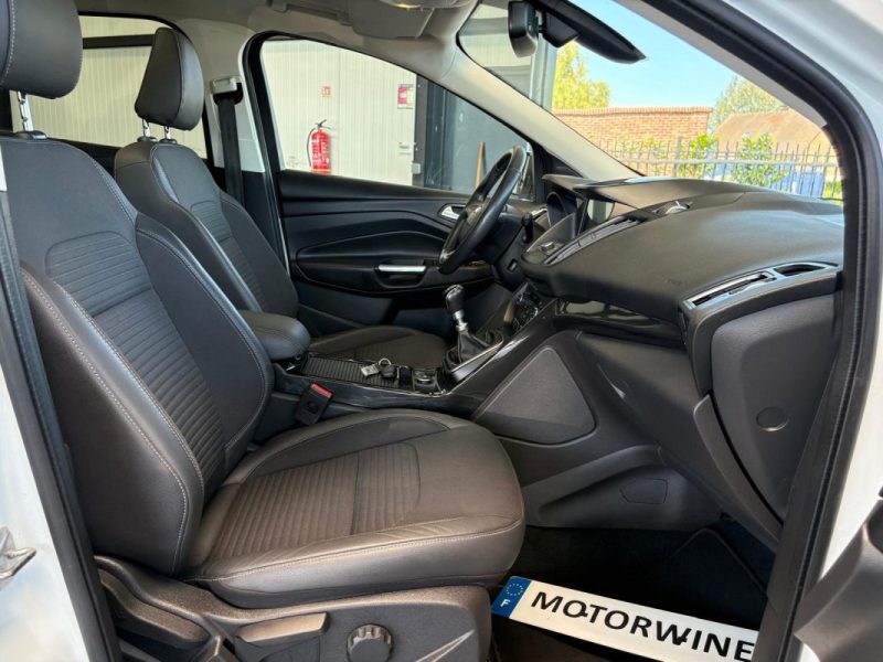 🚗 FORD KUGA 1.5 ECOBOOST 120ch  TREND 4x2 🌤️ Toit ouvrant 📷Caméra🧭 GPS 📱 Bluetooth 50 000 km