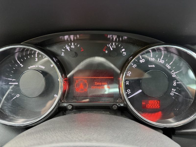 PEUGEOT 3008 1.6 HDI 120CH FELINE  2015