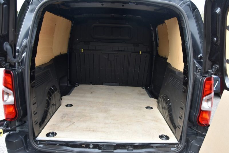 PEUGEOT PARTNER 3 STANDARD 1000KG 1.5 BLUE HDI 130 PREMIUM EAT 