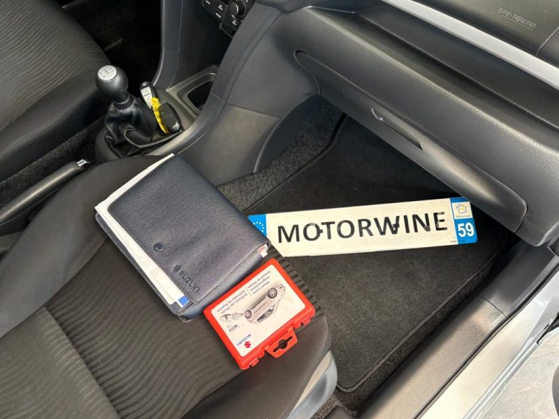 🔹 Suzuki Swift 1.2 VVT 94 Ch ☀️Toit ouvrant 📱 Bluetooth❄️  Climatisation🛡️ Garantie 6 mois