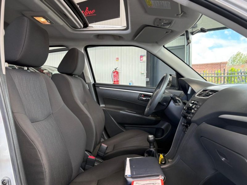 🔹 Suzuki Swift 1.2 VVT 94 Ch ☀️Toit ouvrant 📱 Bluetooth❄️  Climatisation🛡️ Garantie 6 mois