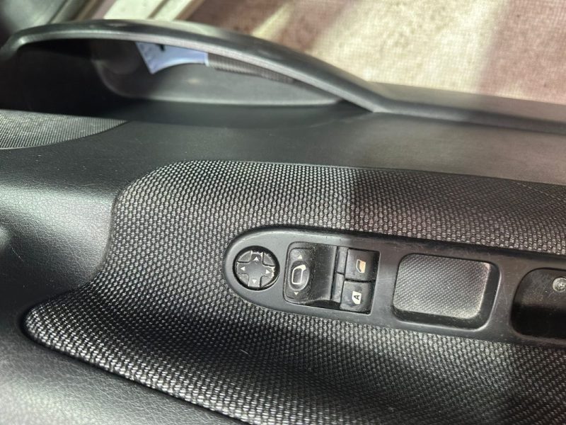 PEUGEOT 207 1.4 HDI 70 STYLE  BOX  2008