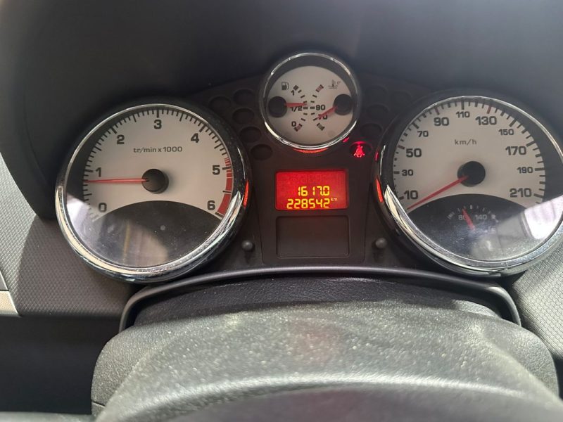 PEUGEOT 207 1.4 HDI 70 STYLE  BOX  2008