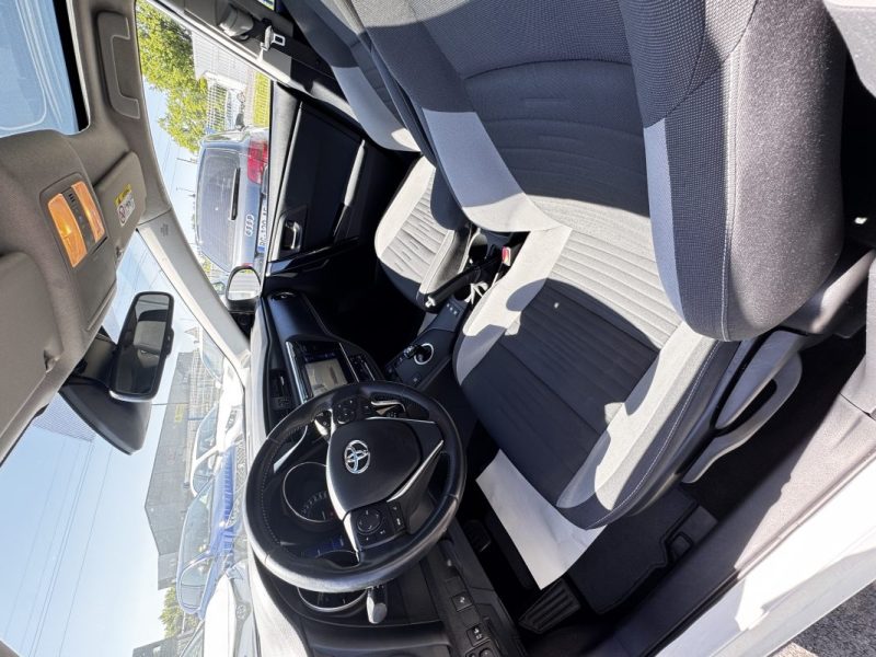 TOYOTA AURIS HSD 136H DESIGN BUSINESS 2016