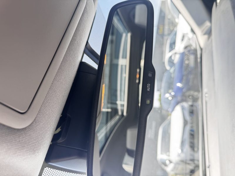 TOYOTA AURIS HSD 136H DESIGN BUSINESS 2016