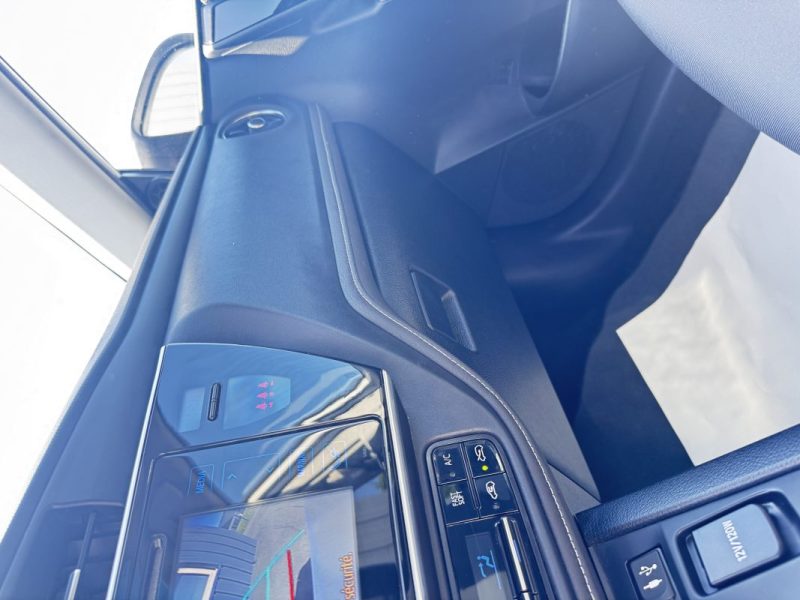 TOYOTA AURIS HSD 136H DESIGN BUSINESS 2016