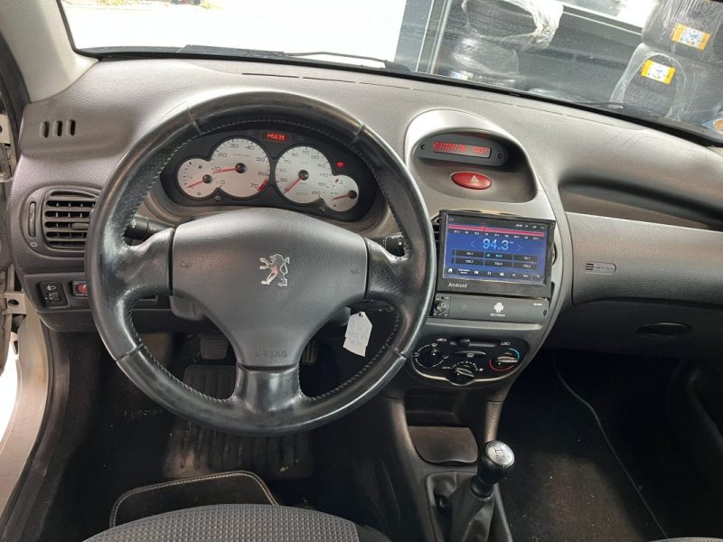 🚗 PEUGEOT 206 1.1 60ch ⚙️ ❄️ Climatisation 📱 Bluetooth 📺 Ecran tactile