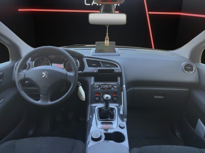 PEUGEOT 3008 1.6 HDI 115 cv 
