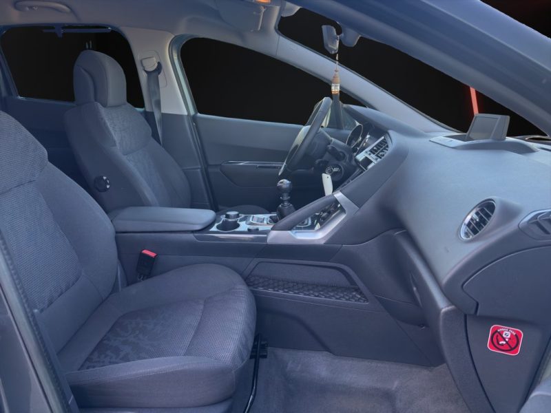 PEUGEOT 3008 1.6 HDI 115 cv 
