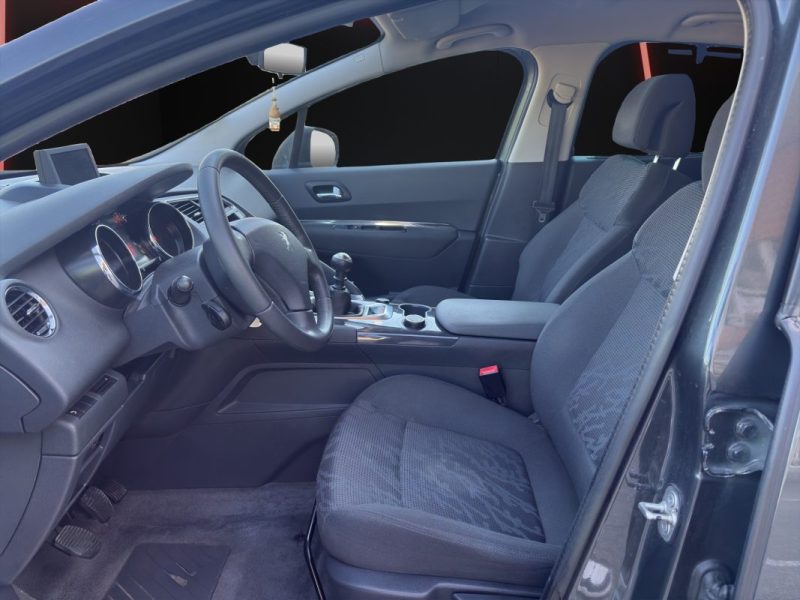 PEUGEOT 3008 1.6 HDI 115 cv 
