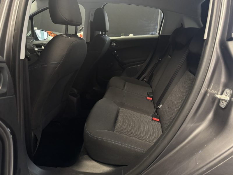 PEUGEOT 208 1.2 PURETECH 82ch STYLE 5P 2018