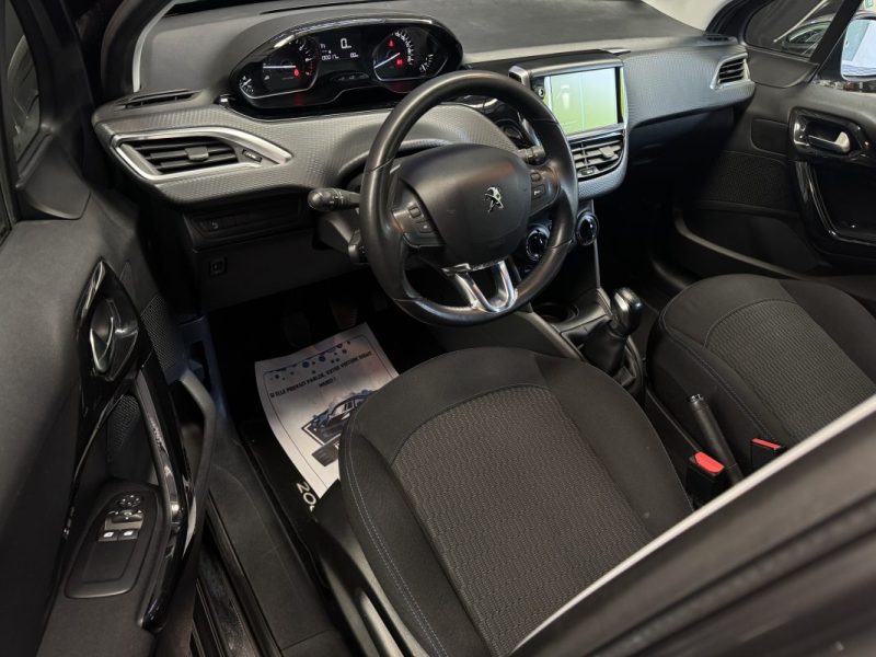 PEUGEOT 208 1.2 PURETECH 82ch STYLE 5P 2018