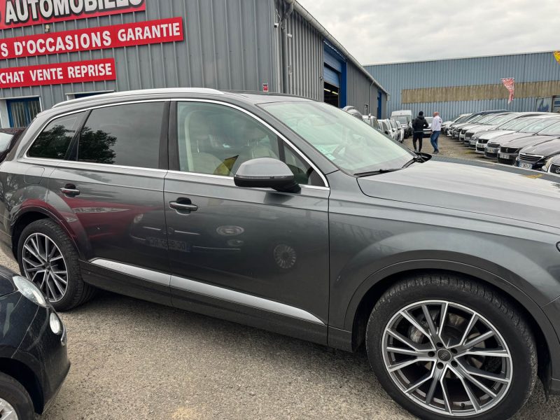 AUDI Q7 