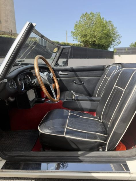 MG B ROADSTER CABRIOLET - 1966