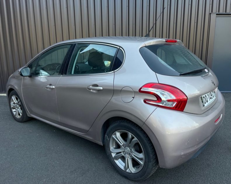 PEUGEOT 208 1.2 VTI 82 CV DISTRIBUTION NEUVE ENTRETIEN OK CT OK 2015